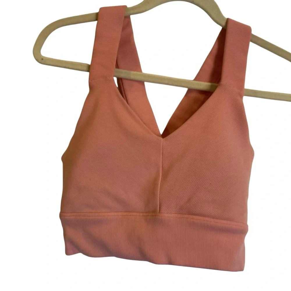 NWOT alo yoga sports bra PINK Size: L